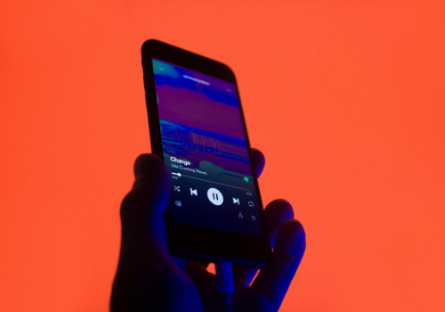 Ouvir música grátis no celular